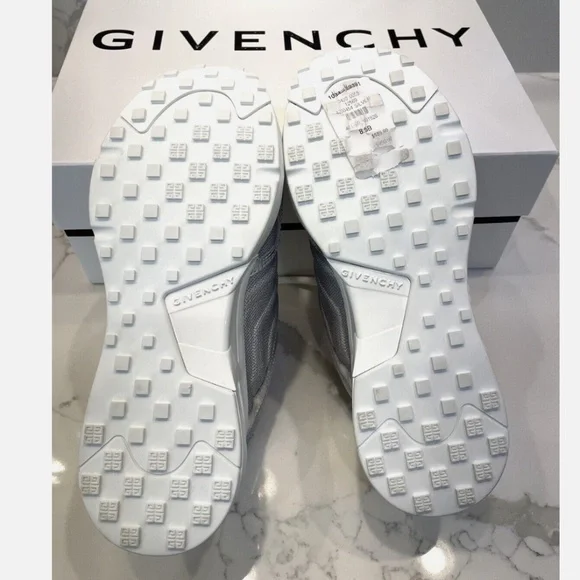 Givenchy Womens Giv 1 Metallic Runner Sneakers Silver $950 (Runs Small)